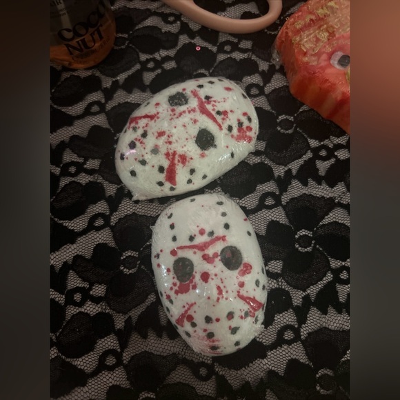 Michael Myers Mask Bath Bomb - Picture 2 of 8